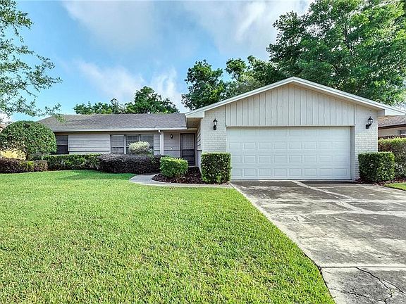 2nd image of 206 W Cottesmore Cir