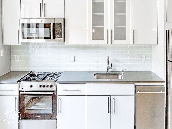 3rd image of 326 Starr St APT 1F