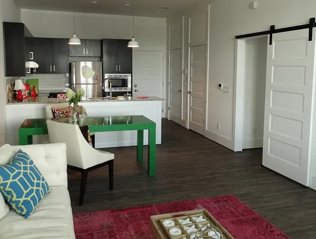 Swallowtail Flats Apartments — Photo 34