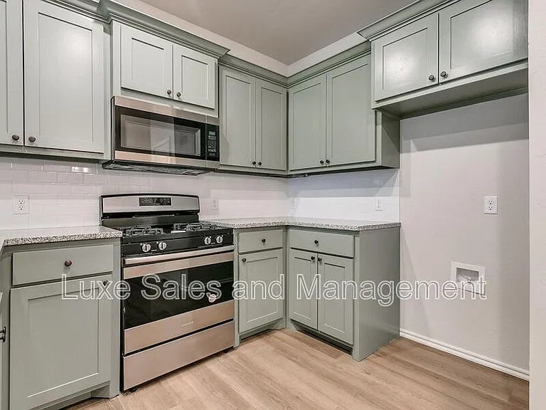 8012 NW 105th St — Photo 10