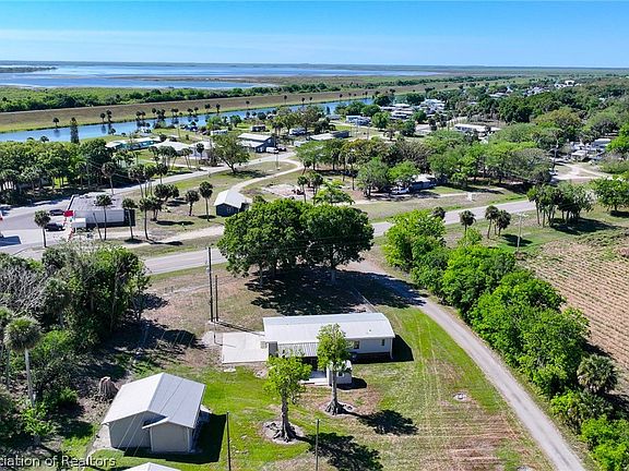 3rd image of 1014 Airport Rd