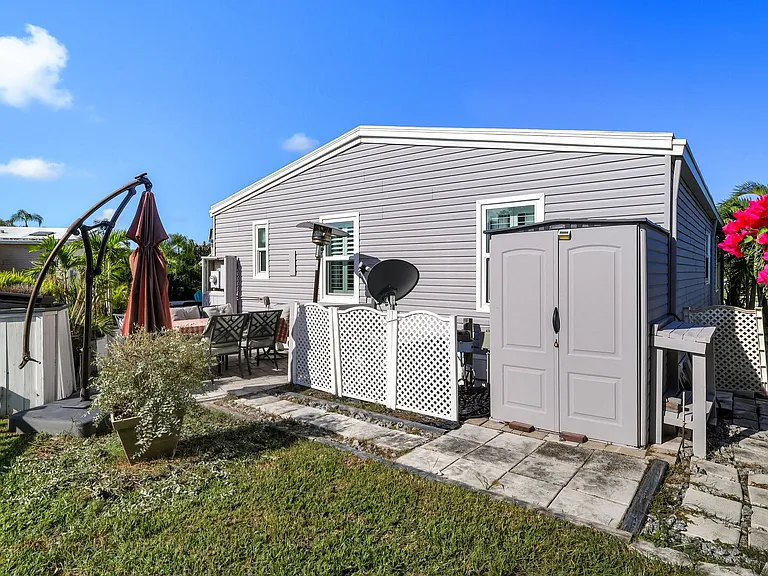116 Dolphin Dr S — Photo 21