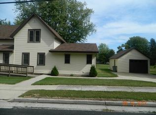 1814 Mason St, NEW HOLSTEIN, WI 53061