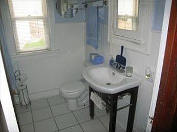4th image of 4609 N Parkway Ave
