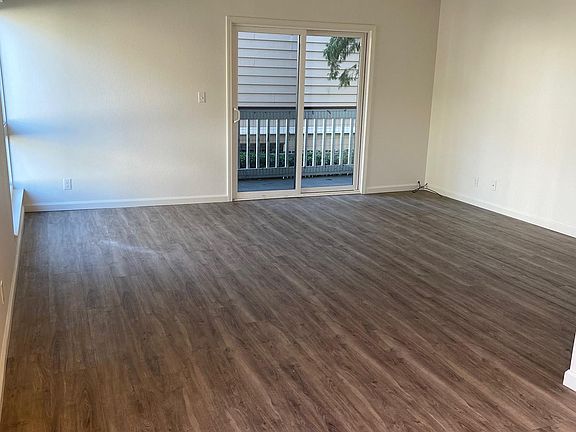4th image of 467 Kelly Ave #B