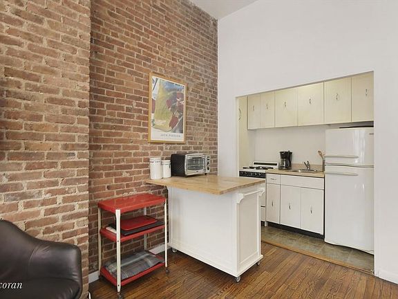 4th image of 27 W 89th St APT D