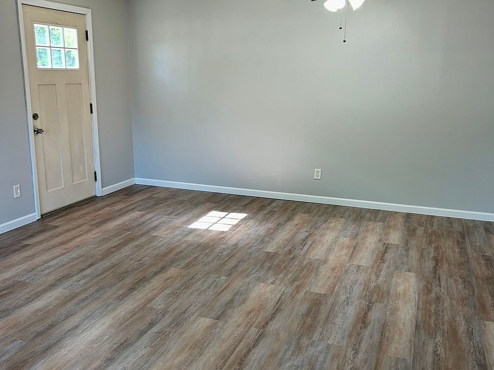 1st image of 1501 Woodlawn Dr APT 2