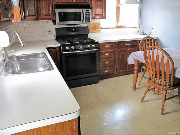 3rd image of 234 Oakridge Ave
