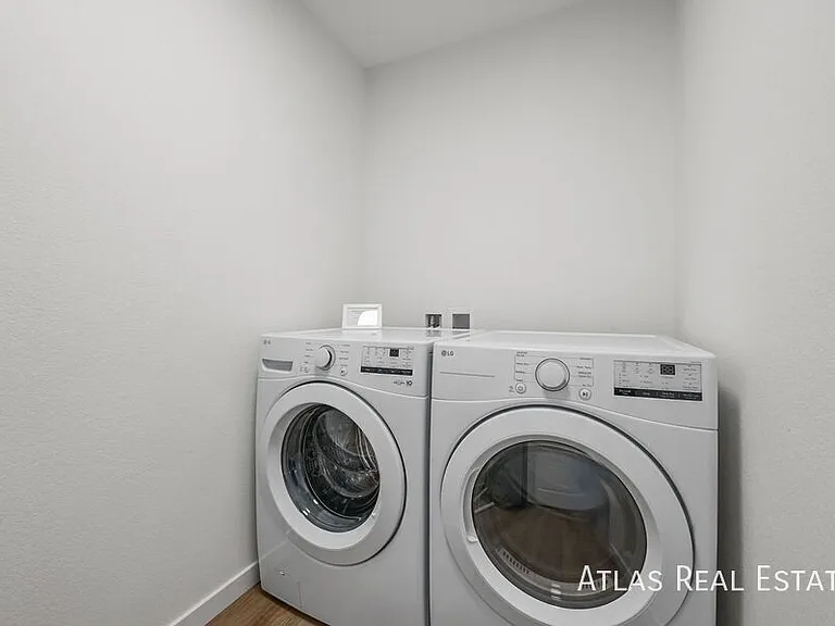 Akron Townhomes — Photo 16