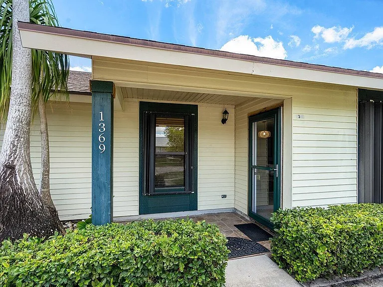 1369 Riverside Cir — Photo 12