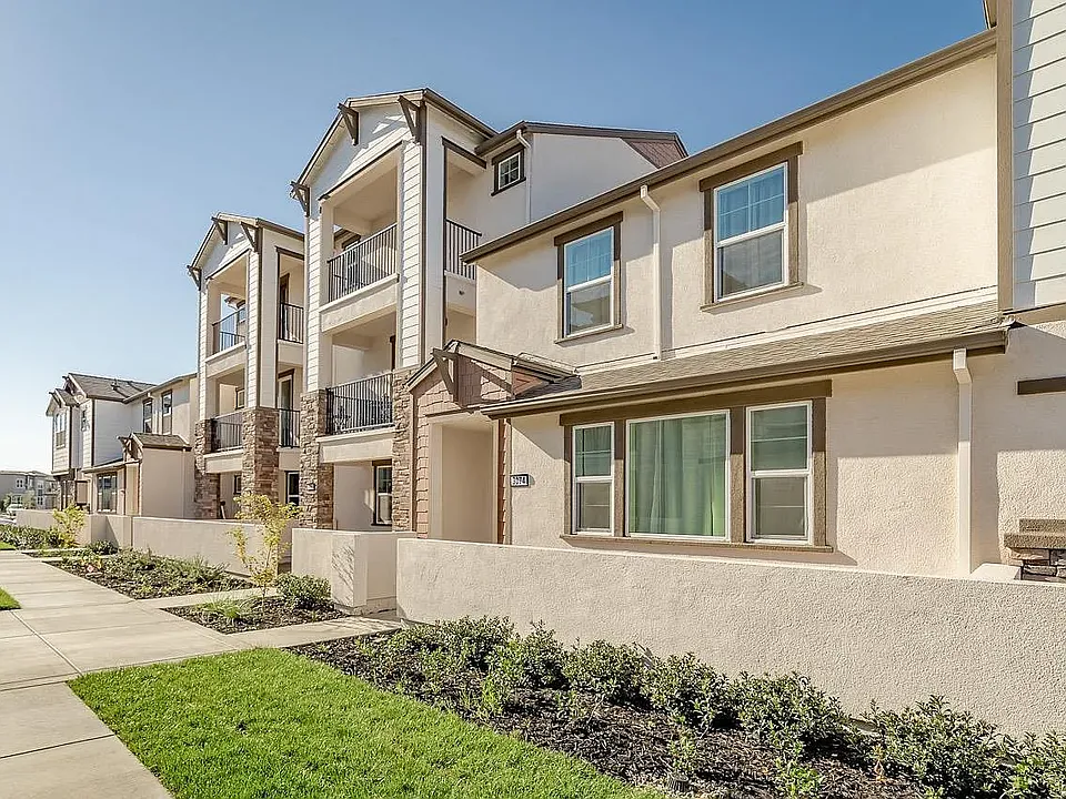 3074 Seaspray Walk
