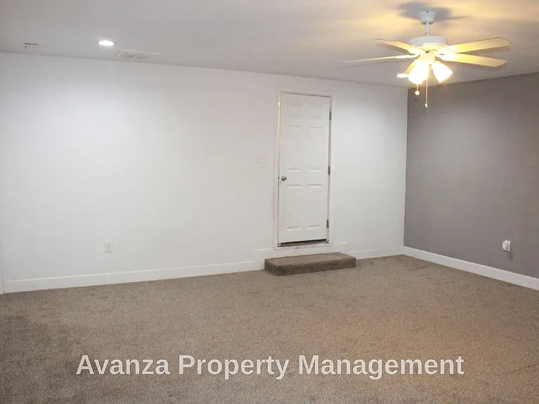 5677 N Millbrook Ave — Photo 19