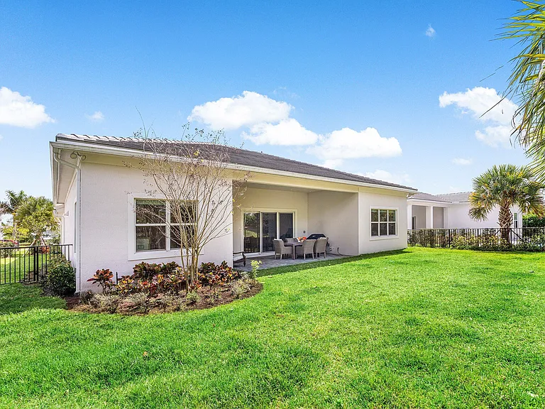 9256 Crestview Circle Palm — Photo 32