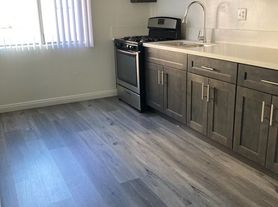 APT LANKERSHIM (RSO), 15