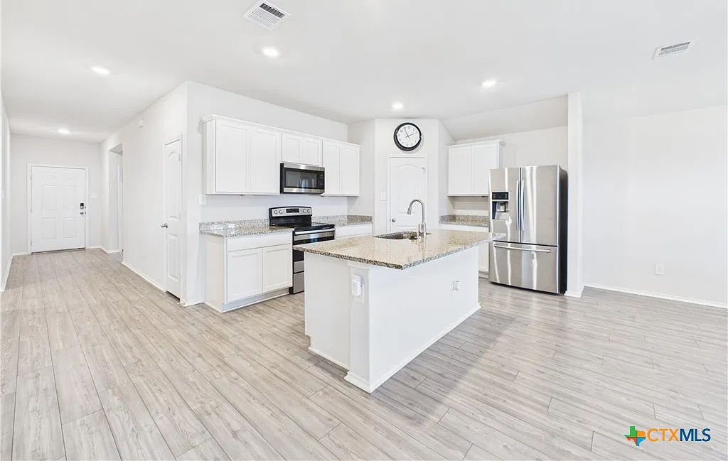 4 bed, 2.0 bath, 1788 sqft, $1,799 — Photo 4