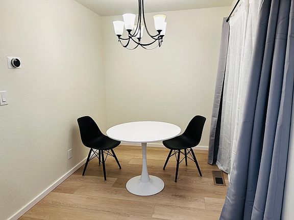 5th image of 645 Arbutus Ave #645
