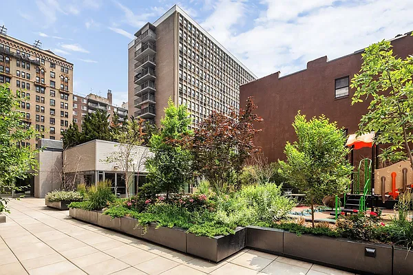 Sold by Digs Realty Group | media 10