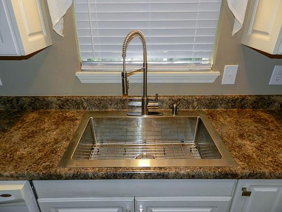 4th image of 3865 Lynncrest Dr NE