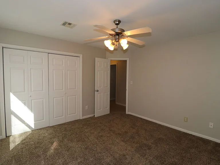 1304 N Jefferson St — Photo 14