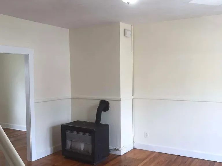 118 Seabury St Unit 2N Fall River Centrally Located 3 Bed/1 Bath — Photo 13