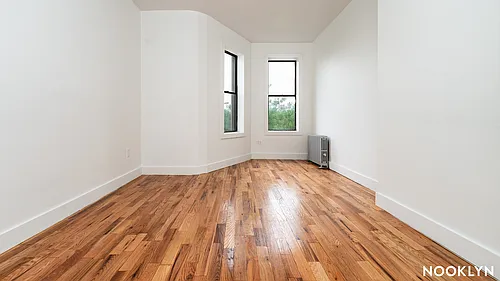 88 Menahan St Photo 1