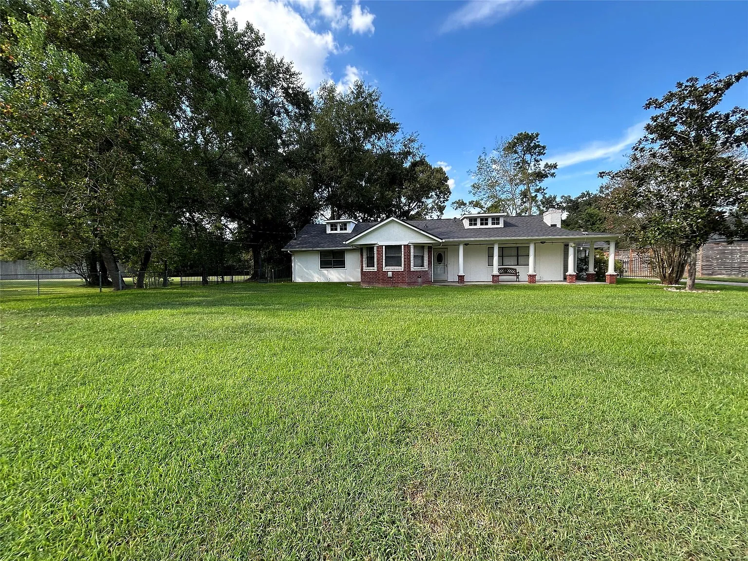 3 bed, 2.5 bath, 1876 sqft, $2,100 — Photo 1