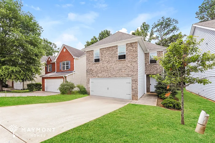 1879 Simmons Ln — Photo 2