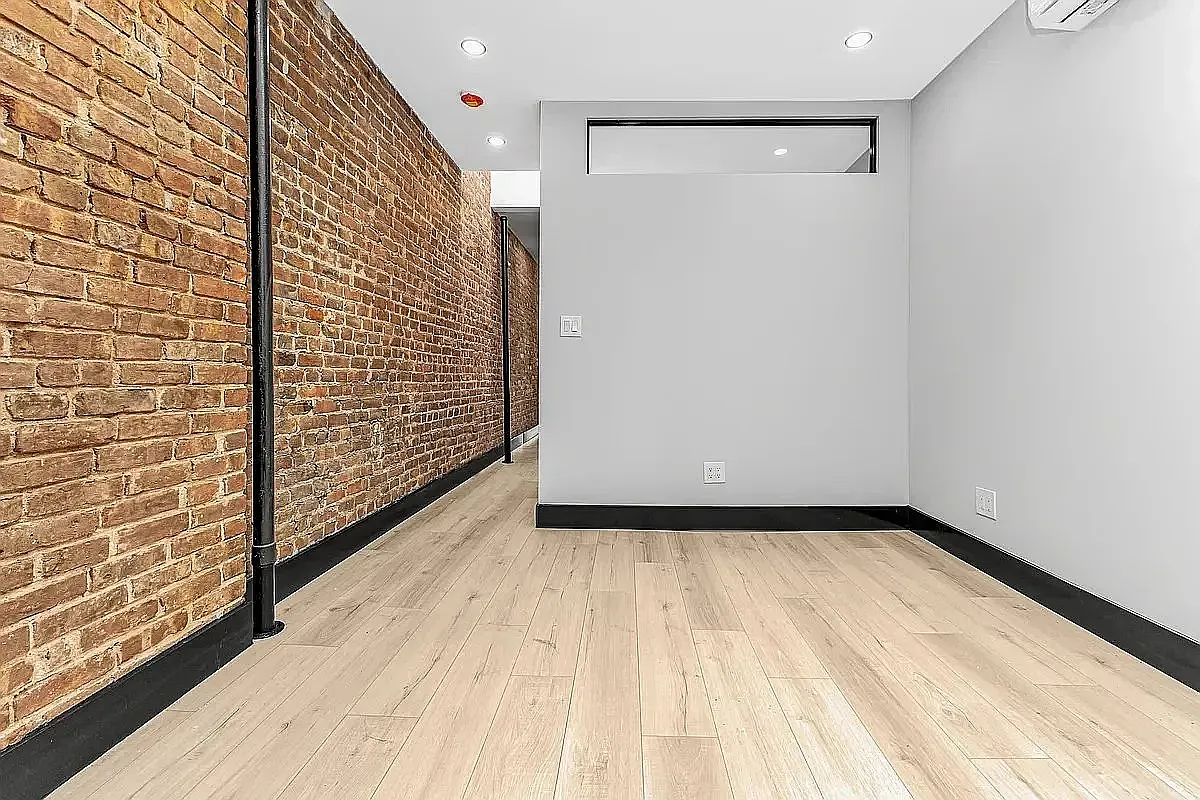 438 West 52nd Street — Photo 4