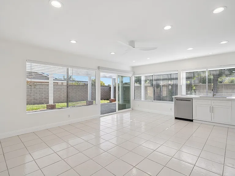 8822 Bellshire Dr — Photo 7