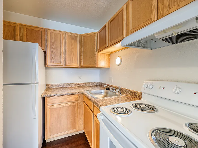 Fairway Valley Apartments — Photo 5