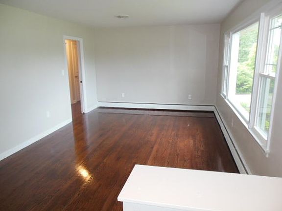 4th image of 702 Briarwood Dr