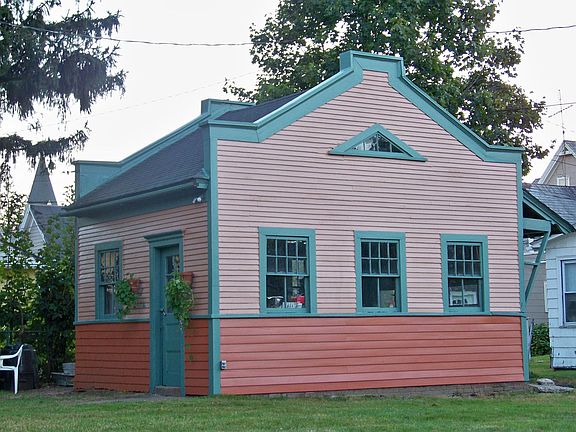 Carriage house/garage