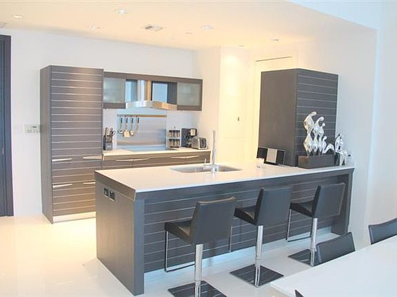 3rd image of 200 Biscayne Blvd Floor 4910