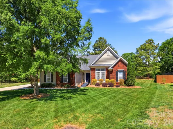 7704 Hickory Stick Pl, Charlotte, NC 28277