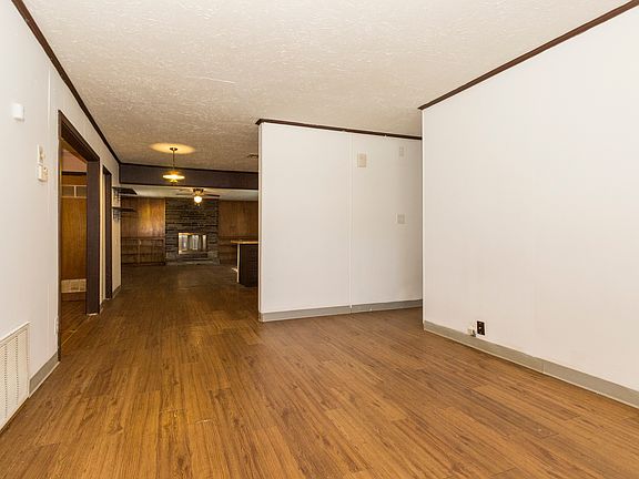 4th image of 1353 N 76th Ave E