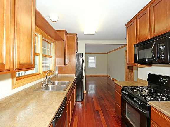 3rd image of 213 Bennett St