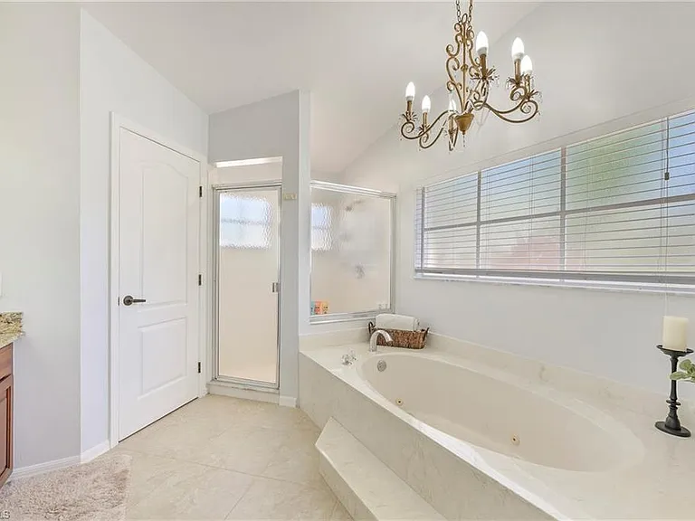 300 Wentworth Ct — Photo 14