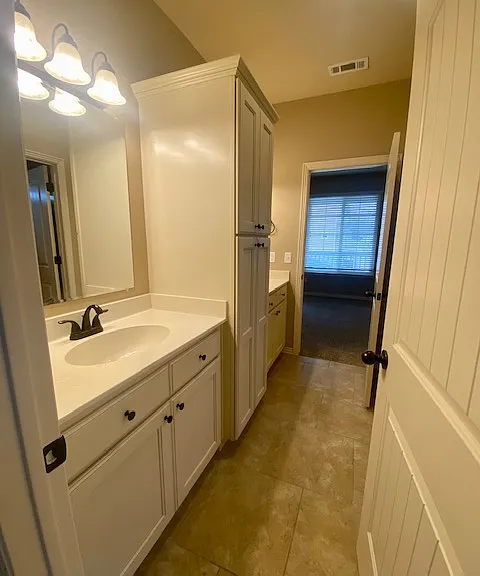 1047 N Leverett Ave — Photo 15