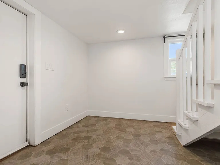 4143 SW Kenyon St — Photo 27