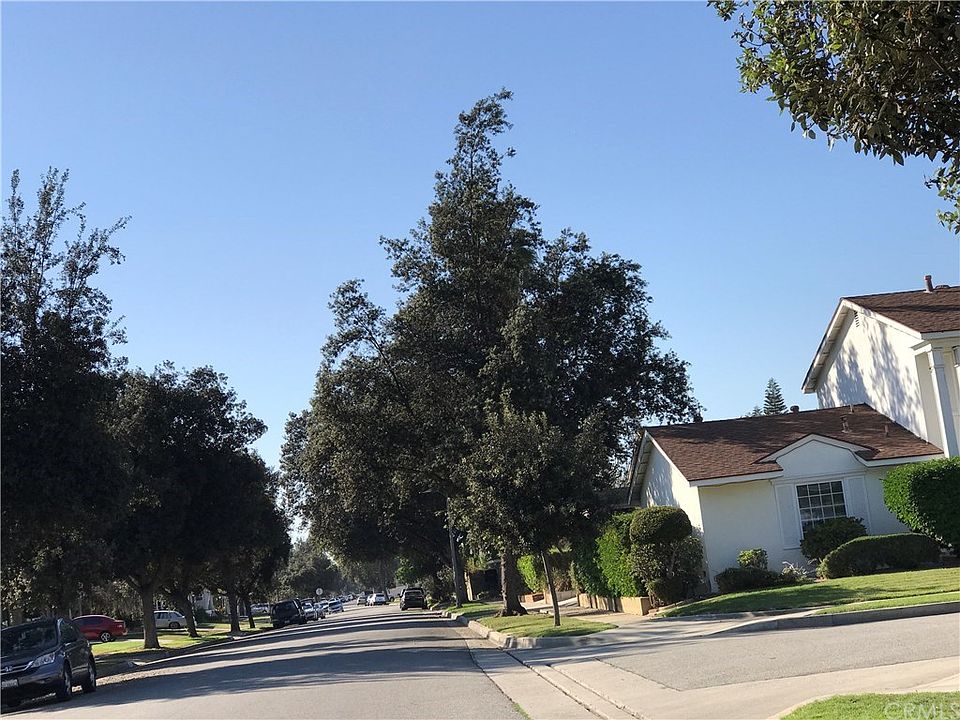 2nd image of 4906 Camerino St