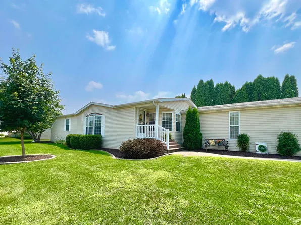 5477 White Pine Ln, Roscoe, IL 61073