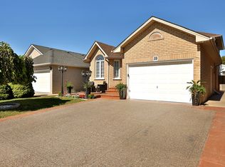 59 Philomena Dr, Hamilton, ON L9B 2K2