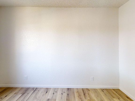 4th image of 2526-2528 E Thomas Ave #2526