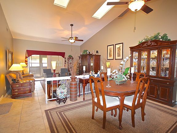4th image of 2307 Sun Valley Cir