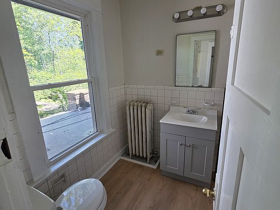 5th image of 662 W 9th St #12