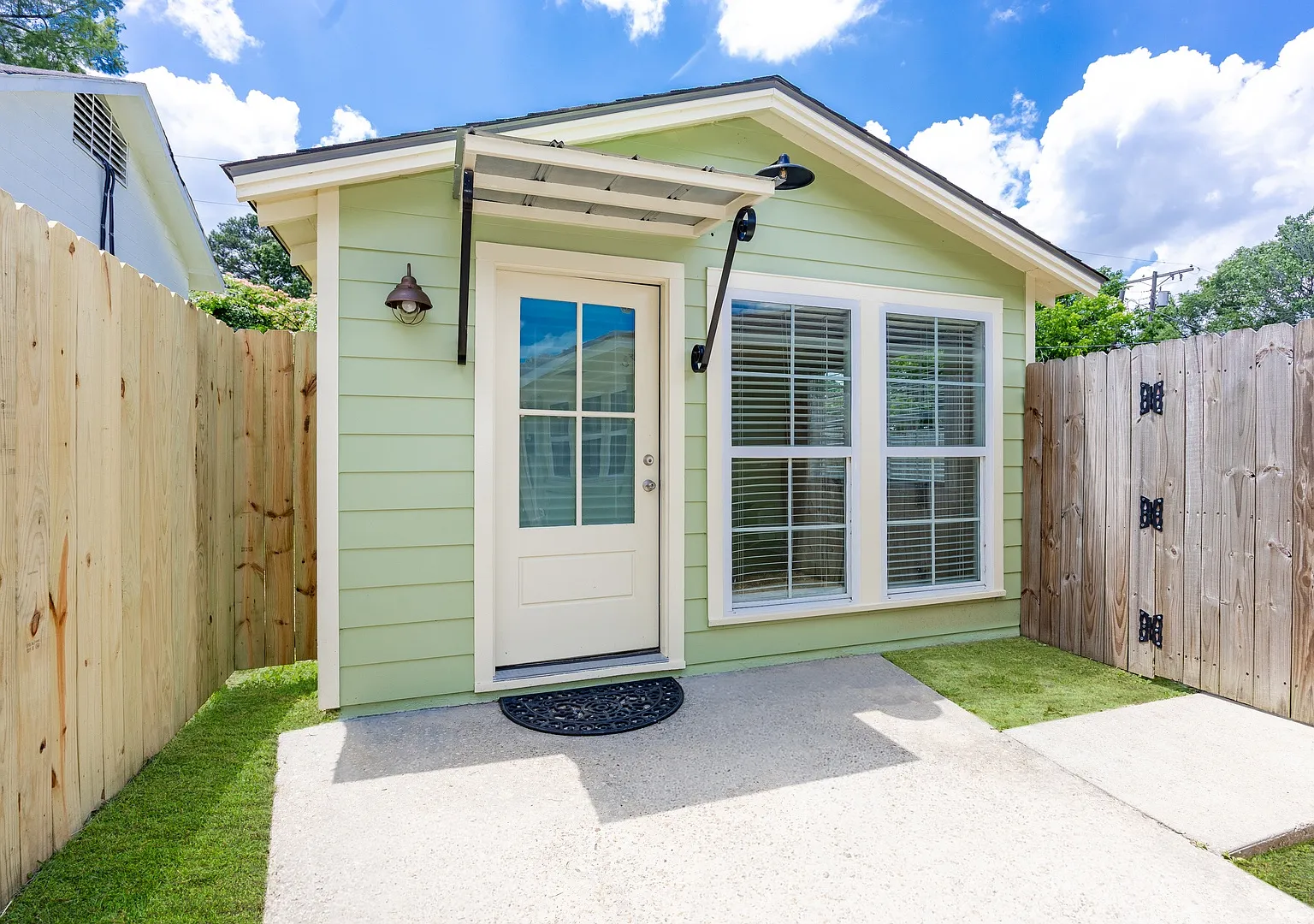 Studio, 375 sqft, $950 — Photo 1