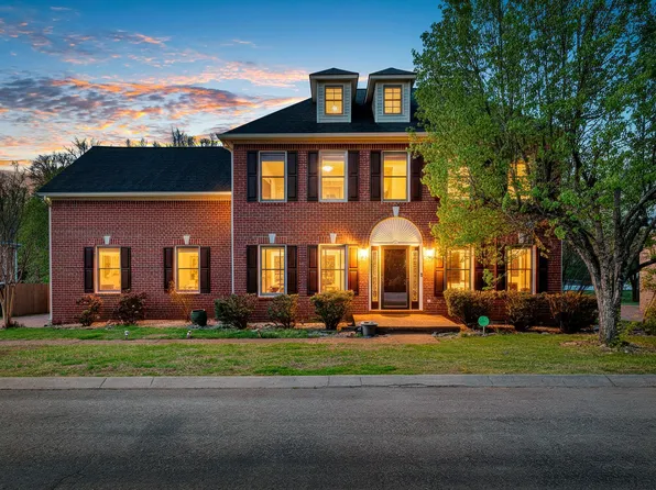132 Sequoyah Ln, Nashville, TN 37221