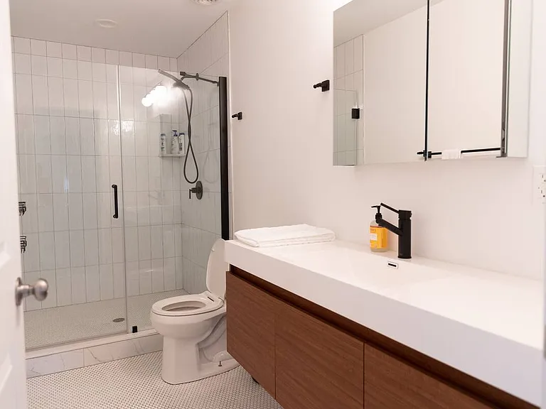 8431 Oakland St — Photo 10