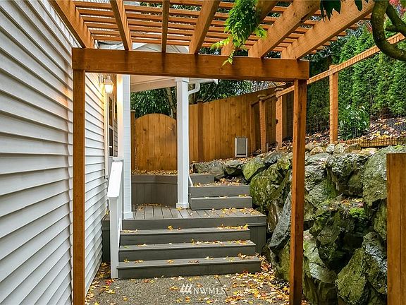 5th image of 1429 113th Ave SE
