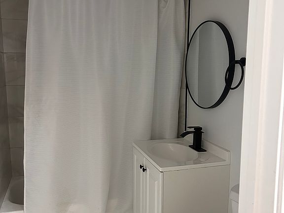 3rd image of 2233 N Southport Ave #1F